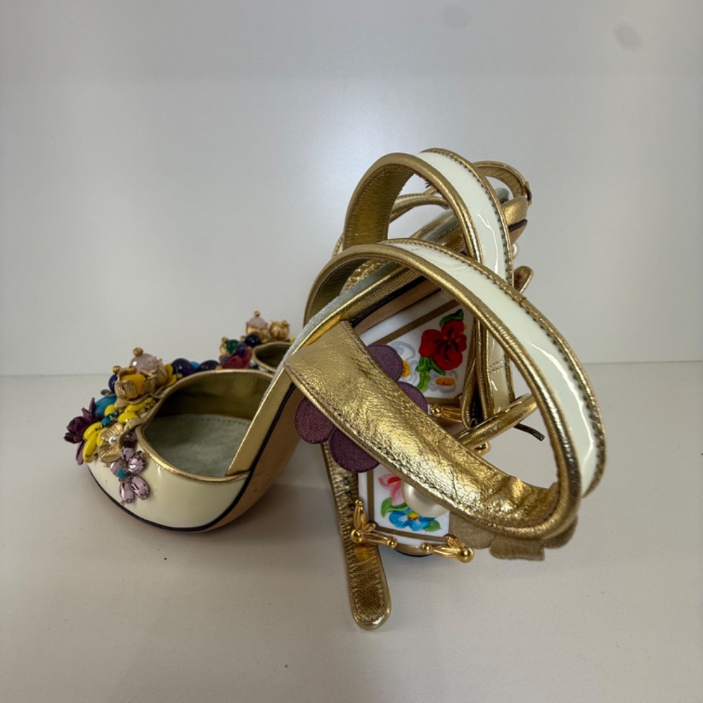 PRE OWNED DOLCE & GABBANA DESIGNER SHOE W/ STACK HEEL W MULTI DIMENSIONAL FLOWER - Picture 4 of 7